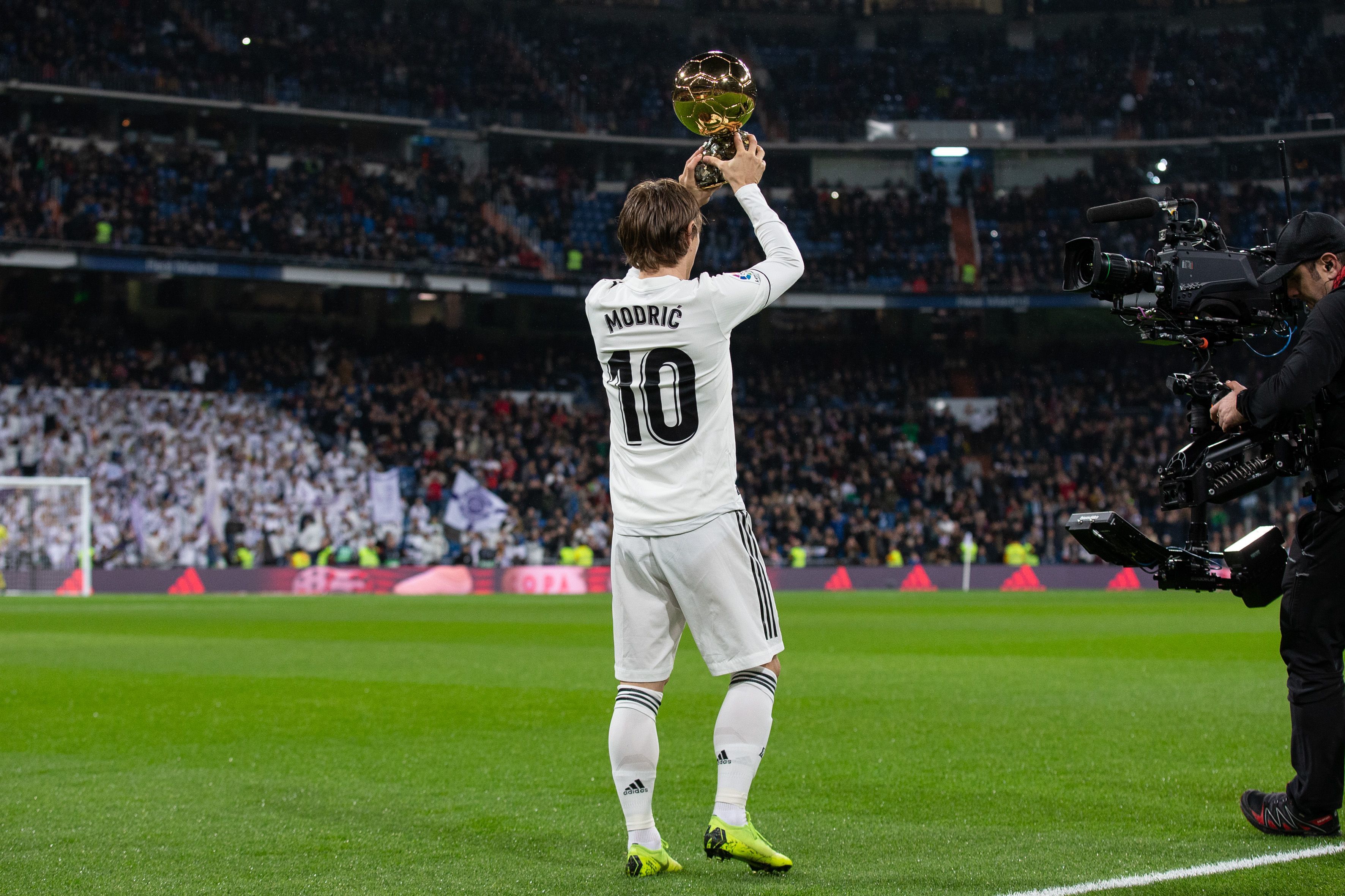 快船下半场进攻崩盘：科比-布朗得分超过哈登和小卡，末节6分钟仅得2分