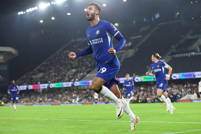 意甲第十四轮：萨索洛3-1逆转佛罗伦萨，紫百合陷入困境