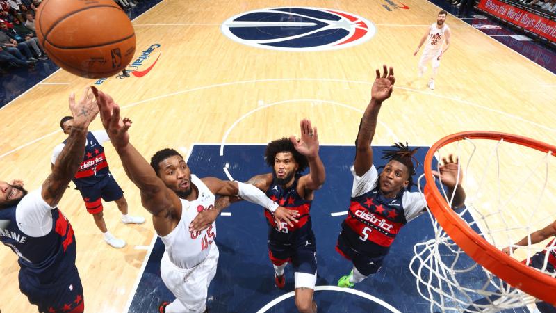 范德芬：教练赛季初希望我能进五个球；我和罗梅罗是兄弟