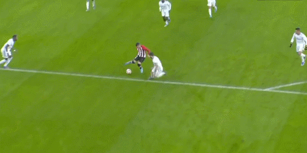 💡早报：利物浦曼城双双折戟，巴萨拜仁收获大胜